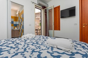 1 bedroom, free WiFi, bed sheets - Room 'Annunziata - Mandorla Bronte' with Private Terrace, Wi-Fi and Air Conditioning (Bronte)