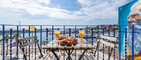 屋外ダイニングエリア