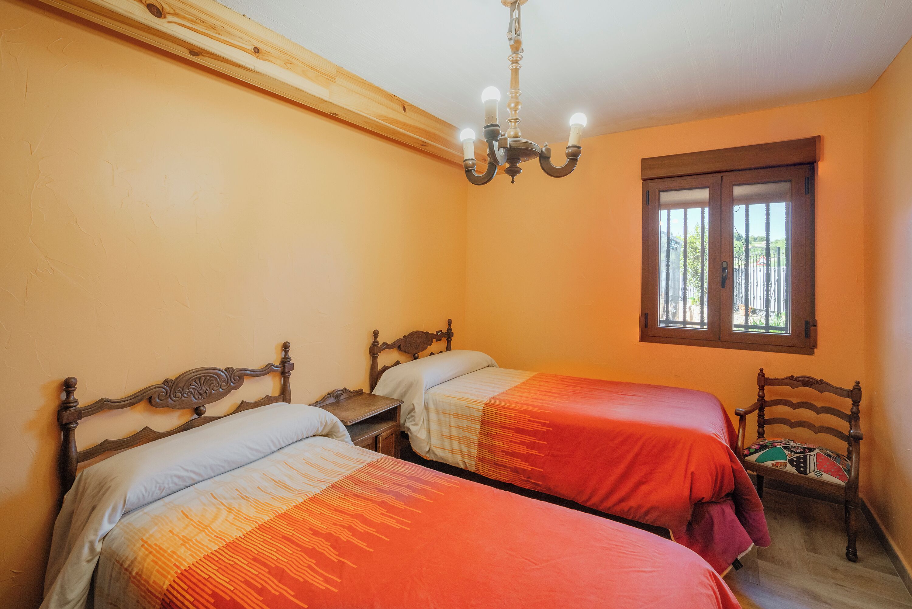 8 bedrooms, free WiFi, bed sheets