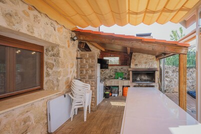 Holiday Home 'El Encuentro Del Duraton' with Mountain View, Private Pool and Wi-Fi