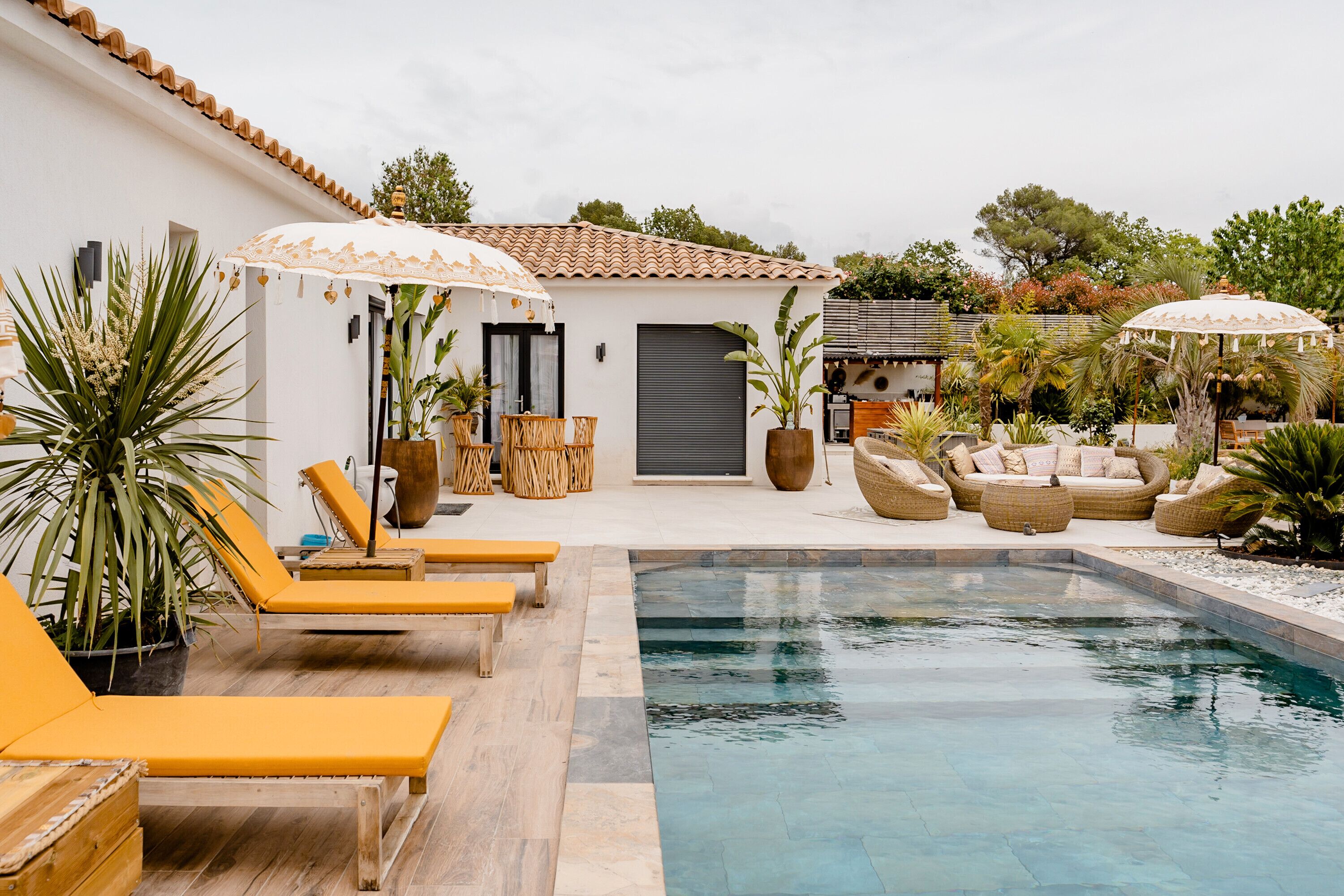 Een verwarmd zwembad