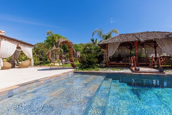 A heated pool - Apartment 'Koh Samui' with Mountain View, Wi-Fi and Air Conditioning (Peypin)