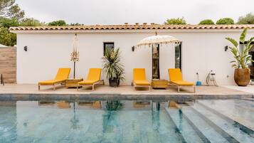 Et oppvarmet basseng