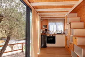 Réfrigérateur, four, cafetière/bouilloire