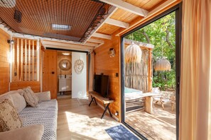 2 bedrooms, free WiFi, bed sheets - Tiny House Bali with Mountain View, Wi-Fi and Air Conditioning (Peypin)