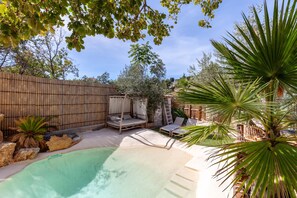 Pool - Tiny House Bali with Mountain View, Wi-Fi and Air Conditioning (Peypin)