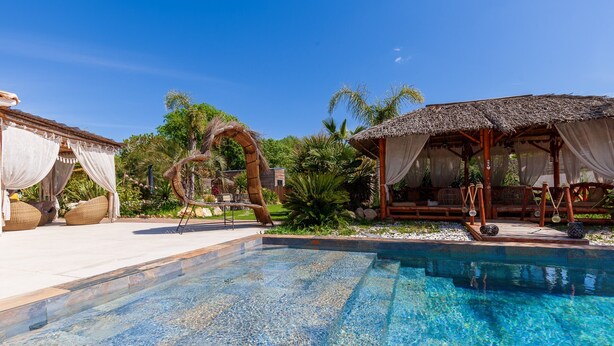 A pool with clear water, surrounded by a wooden deck and a thatched-roof structure. - Apartment 'Phuket' with Mountain View, Wi-Fi and Air Conditioning (Peypin)
