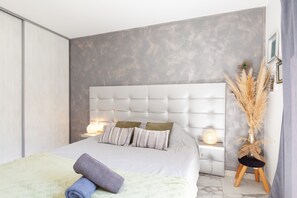 1 slaapkamer, een strijkplank/strijkijzer, gratis wifi, beddengoed