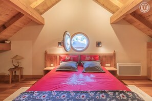 1 bedroom, bed sheets