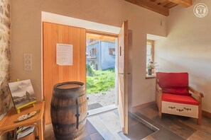 Interior - Chalet 'L'ours' with Mountain View (Montricher-Albanne)