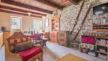 Een televisie en een dvd-speler