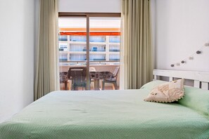 3 bedrooms, bed sheets