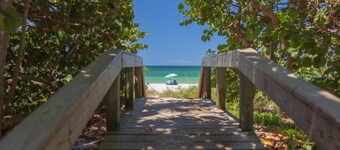 Tiki Hut Hideaway -close to beach - New 7 Hole Mini Golf