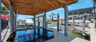 Tiki Hut Hideaway -close to beach - New 7 Hole Mini Golf