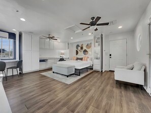 5 chambres, bureau, fer et planche Ă repasser, accĂšs au Wi-Fi (inclus)