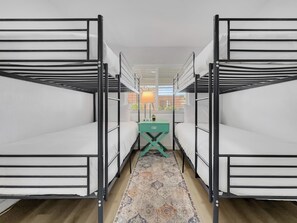 2 quartos, ferros/tábuas de passar roupa, Wi-Fi, roupa de cama