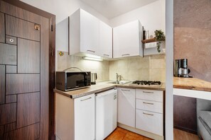 Fridge, microwave, stovetop, coffee/tea maker