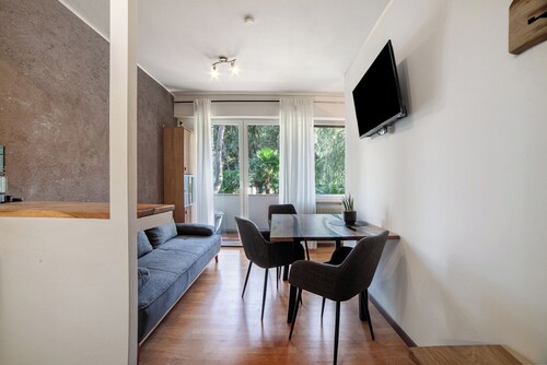 Ferienwohnung 'Modern Park' mit Gemeinschaftsgarten, Balkon und Wi-Fi