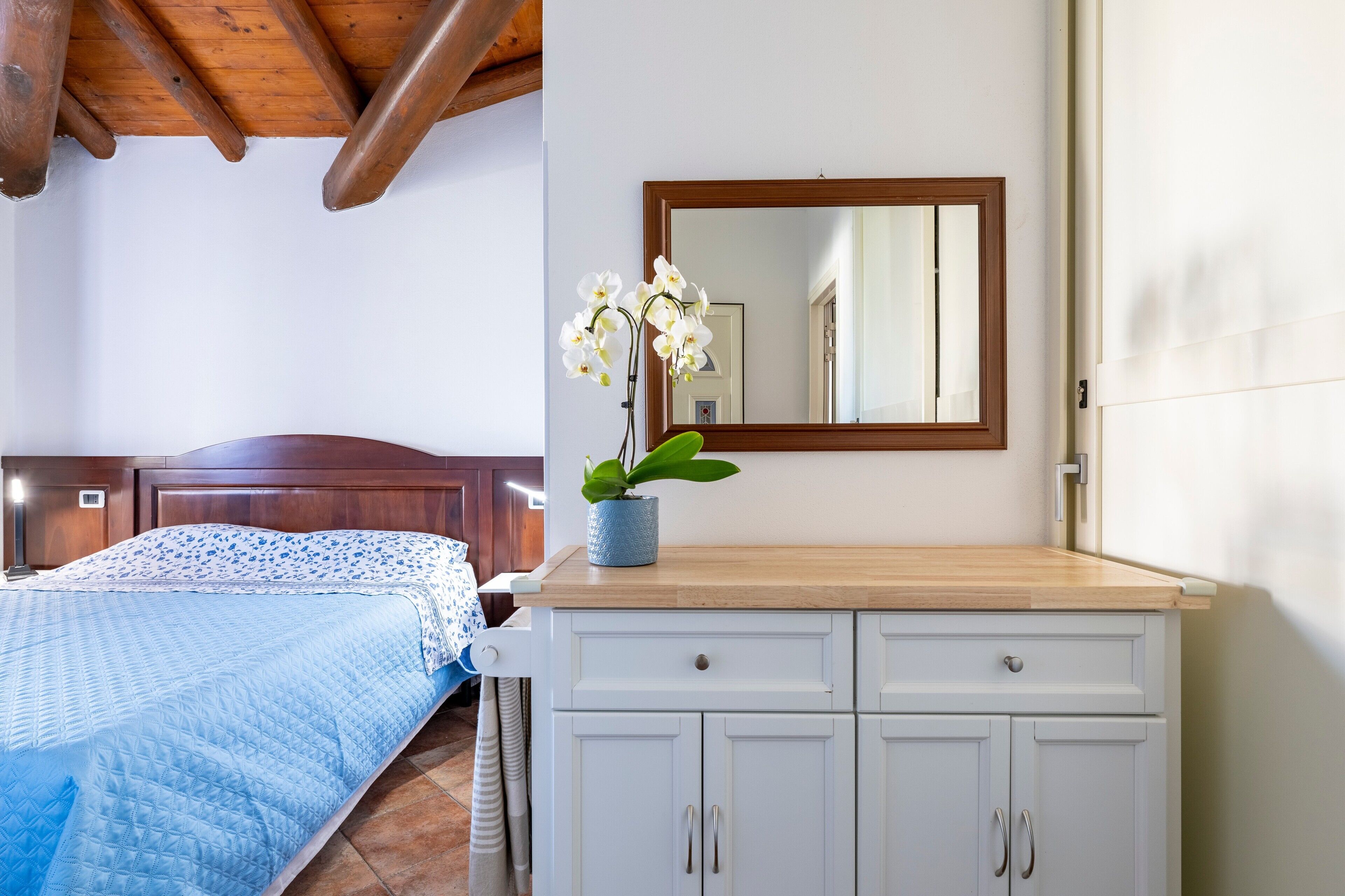 1 habitación, tabla de planchar con plancha, wifi gratis y ropa de cama 