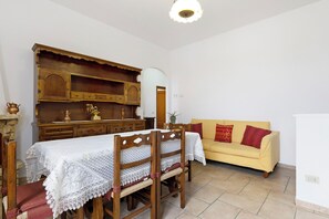 Interior - Apartment 'Un Oasi Di Tranquillità' with Mountain View, Private Garden and Wi-Fi (San Michele)