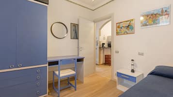 Iron/ironing board, free WiFi, bed sheets