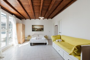 Iron/ironing board, free WiFi, bed sheets