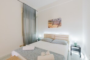 2 bedrooms, iron/ironing board, free WiFi, bed sheets - 2-Bedroom Apartment with Balcony and Air Conditioning (Marinella di Selinunte)