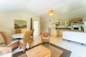 Dining - Holiday Home 'La Romarine' with Heated Pool, Wi-Fi and Air Conditioning (Mondragon)