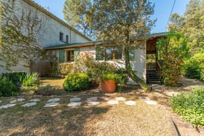 Exterior - Holiday Home 'La Romarine' with Shared Pool, Wi-Fi and Air Conditioning (Mondragon)