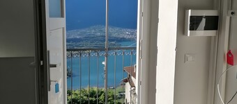 Apartment '1' with Lake View, Shared Pool and Wi-Fi