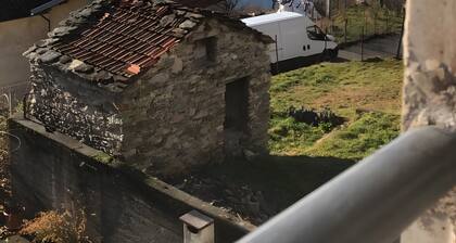Apartment '4' with Lake View, Shared Pool and Wi-Fi
