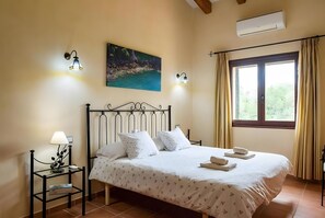 5 bedrooms, free WiFi, bed sheets