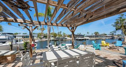 ⚓Manatee Cove! Canal side condo with water view! .5 miles from AMI beaches!⚓