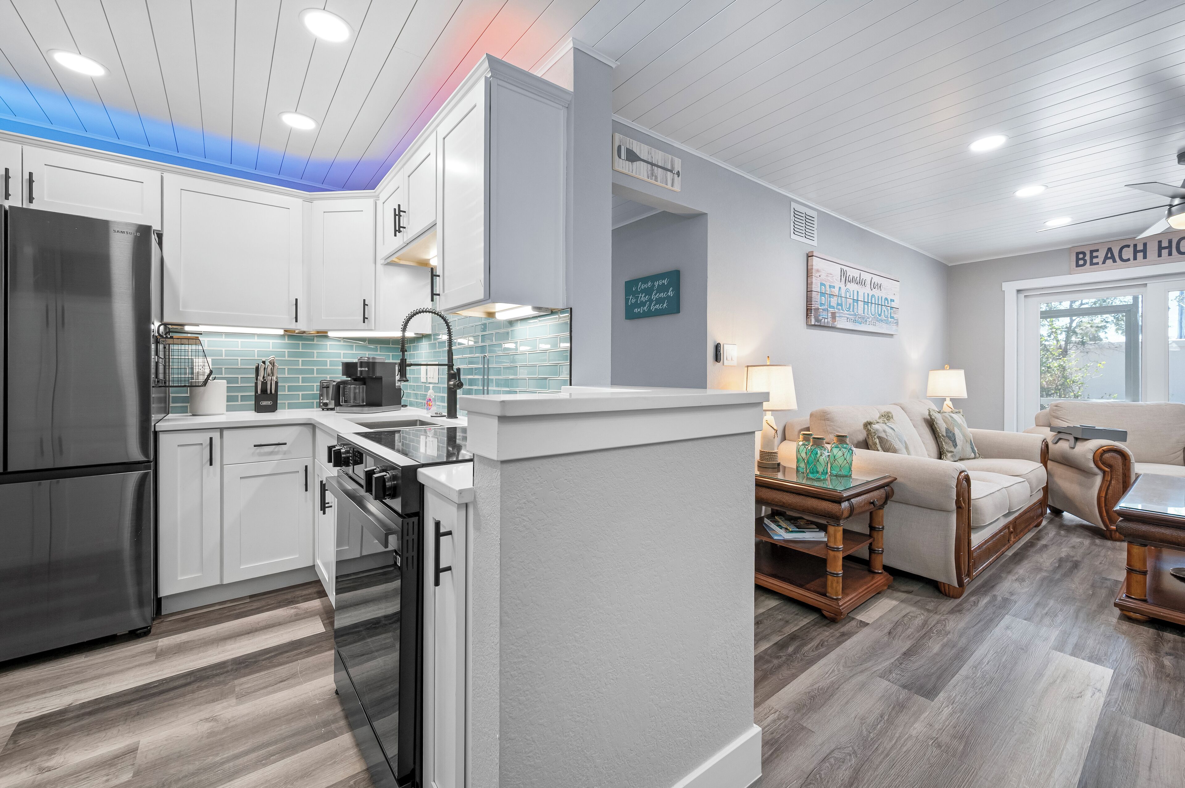 Fridge, microwave, oven, coffee/tea maker