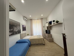 2 bedrooms, iron/ironing board, free WiFi, bed sheets - Apartment 'Ludy' with Balcony, Wi-Fi and Air Conditioning (La Spezia)