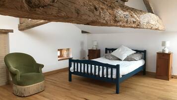 4 bedrooms, iron/ironing board