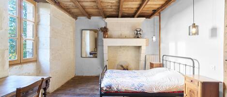 4 chambres, fer et planche Ă repasser