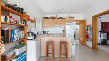 Réfrigérateur, micro-ondes, four, lave-vaisselle