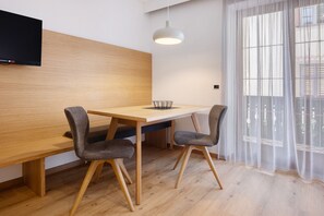 Dining - Apartment 'Schnatzhof A2' with Mountain View, Shared Pool and Wi-Fi (Silandro)