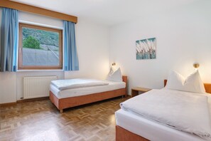2 bedrooms, free WiFi, bed sheets - Apartment 'Schnatzhof Type B4' with Mountain View, Pool and Private Terrace (Silandro)