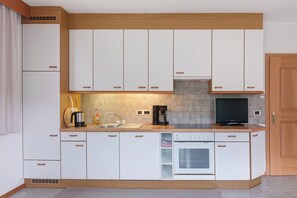 Fridge, stovetop, dishwasher, coffee/tea maker