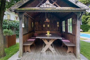 Outdoor dining - Apartment 'Schnatzhof Type B4' with Mountain View, Pool and Private Terrace (Silandro)