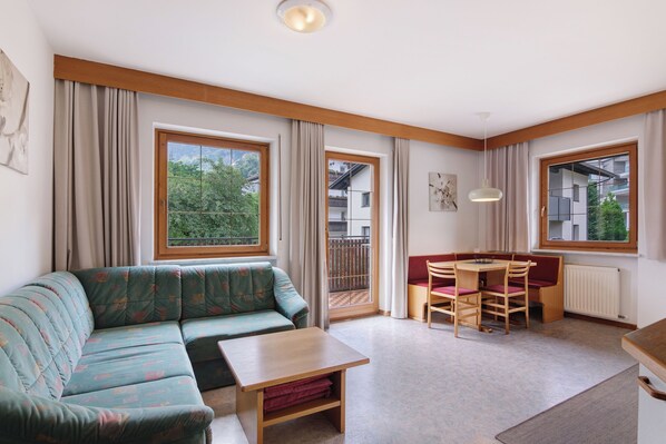 Télévision, table de tennis de table