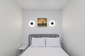 1 室のベッドルーム、デスク、アイロン / アイロン台、WiFi (無料)