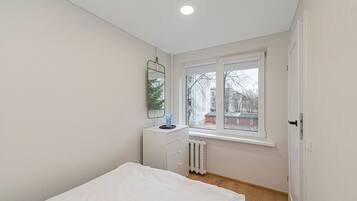 1 habitación, escritorio, tabla de planchar con plancha y wifi gratis
