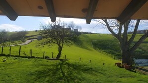 A grassy landscape with a tree and a fence. - Chalet 'Alarpe Aterpetxea' with Mountain Views, Shared Terrace and Garden (Zaldibia)