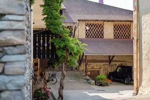 Property grounds - Apartment 'Schnatzhof Type C1' with Mountain View, Pool, and Private Terrace (Silandro)