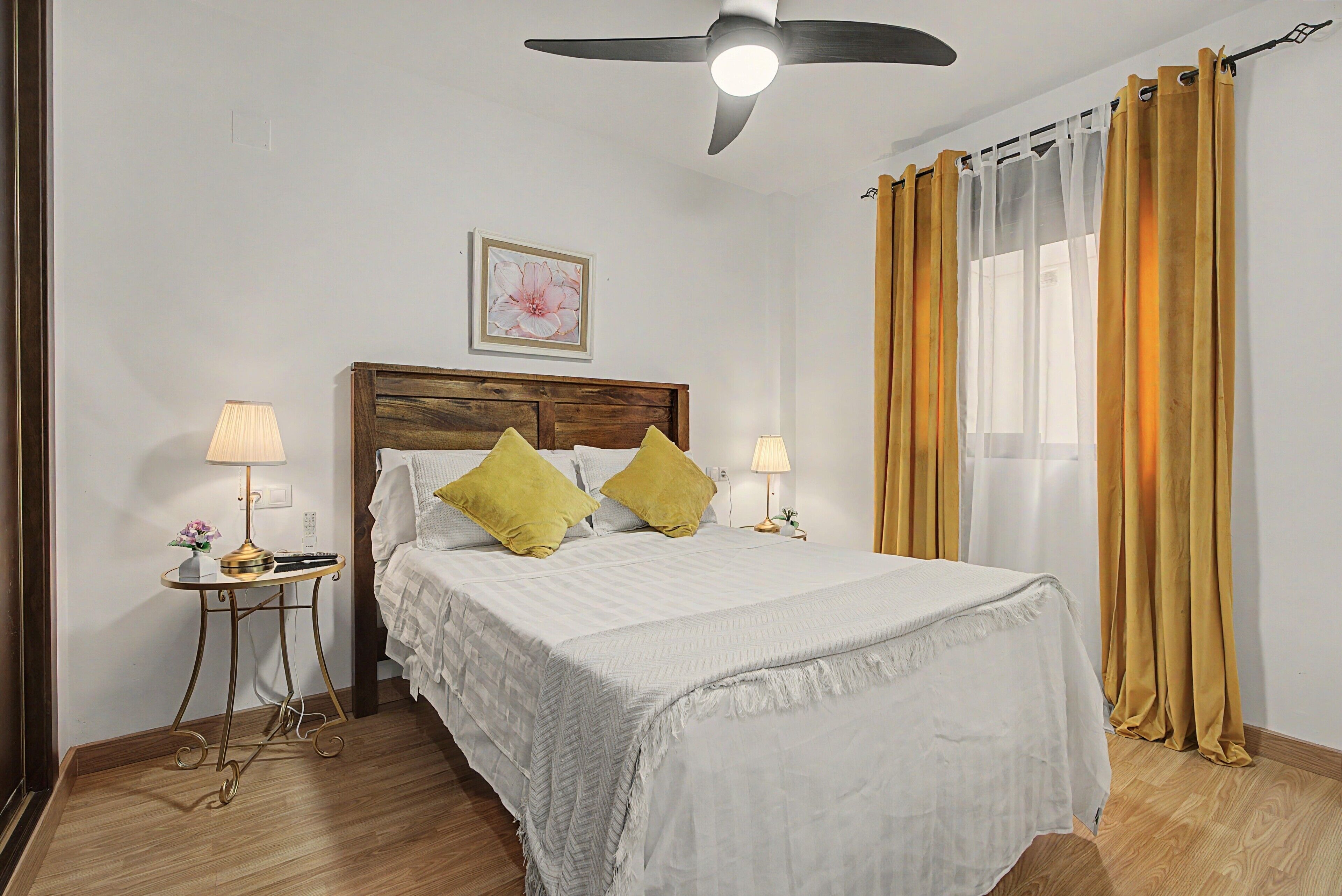 1 dormitorio, tabla de planchar con plancha, wifi gratis y ropa de cama
