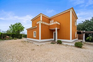 Exterior - Holiday Home 'Vila Pedra' with Mountain View, Wi-Fi and Air Conditioning (Alcantarilha)