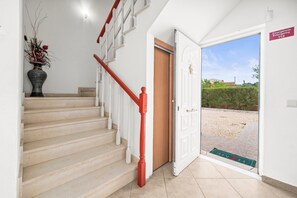 Interior - Holiday Home 'Vila Pedra' with Mountain View, Wi-Fi and Air Conditioning (Alcantarilha)